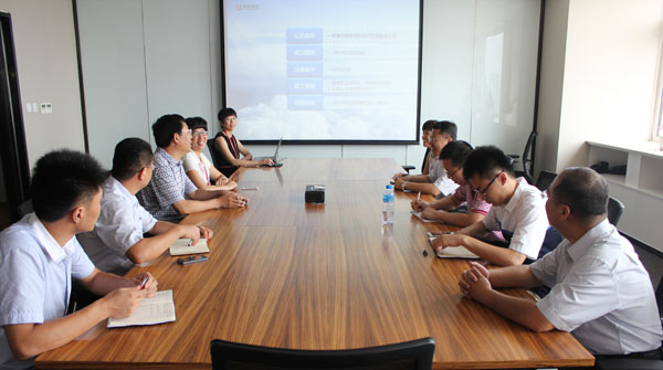 海淀區(qū)委組織部、中國人民大學(xué)調(diào)研組一行來聯(lián)橋集團(tuán)考察調(diào)研